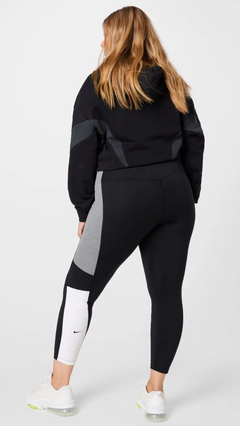 Nike Women's Essential Cropped Legging Black Colorblock Polyester Pull-On NWT